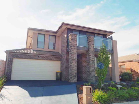 4 Bed 2 And A Half Bath Luxury Villa In Point Cook - Australian Directory 0