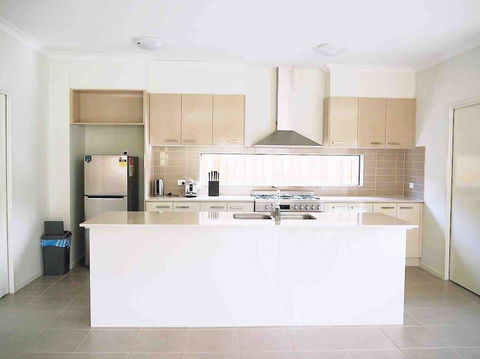 4 Bed 2 And A Half Bath Luxury Villa In Point Cook - Australian Directory 1
