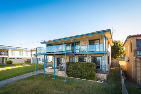 45 Hillside Cres Beach House - Australian Directory 0