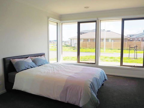5Bed 2Bath Family House In Werribee - Australian Directory 1