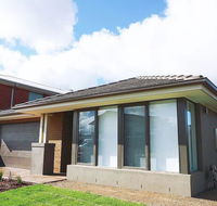 5Bed 2Bath Family House in Werribee - Australian Directory