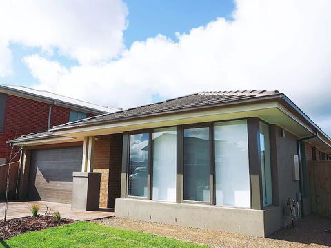5Bed 2Bath Family House In Werribee - Australian Directory 0