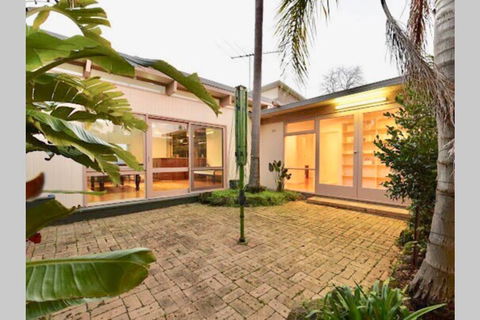 6 Bedroom Beautiful And Comfy Family House - Australian Directory 3