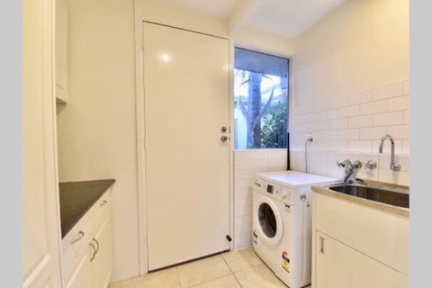 6 Bedroom Beautiful And Comfy Family House - Australian Directory 2