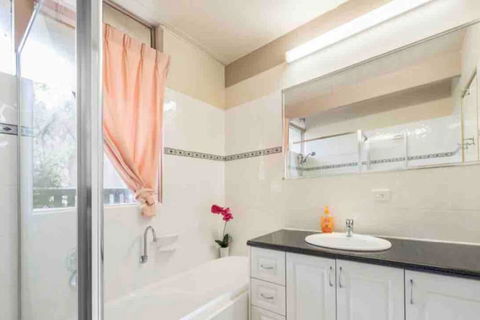 6 Bedroom Beautiful And Comfy Family House - Australian Directory 1