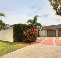6 Petrie Ave Marcoola Pet Friendly Linen supplied - Australian Directory