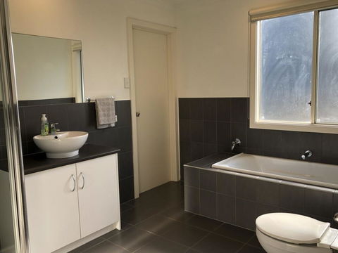 7 Horizon Parade - Australian Directory 2