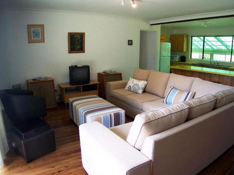74 Ocean Parade - Australian Directory 3