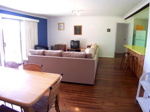 74 Ocean Parade - Australian Directory 2