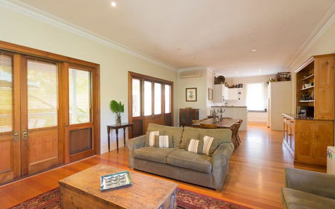 Abaleen House - Australian Directory 3