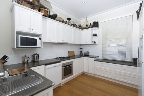 Abaleen House - Australian Directory 2