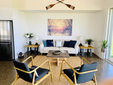Absolute Beachfront & Secluded New Home - Australian Directory 3