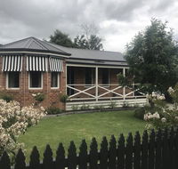 Acacia House - Central Healesville - Yarra Valley - Australian Directory
