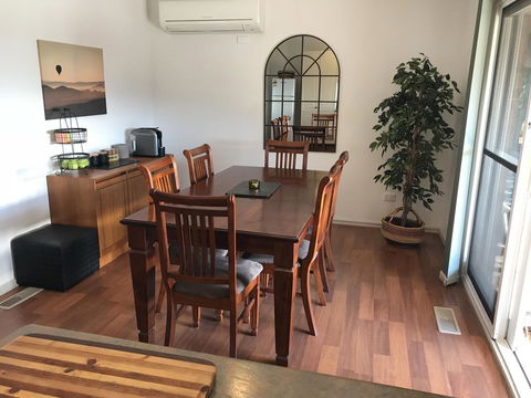 Acacia House - Central Healesville - Yarra Valley - Australian Directory 2