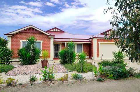 All Seasons Port Elliot Holiday House - Australian Directory 0