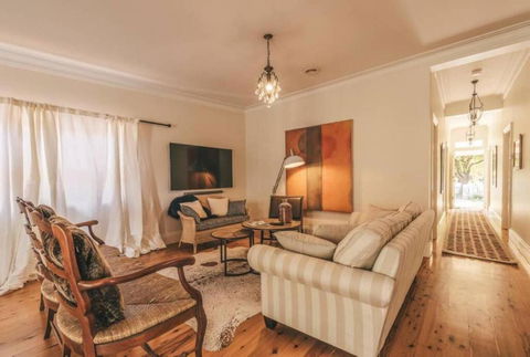 Ambrose On Byng - Central Location W/ 2 Bathroom - Australian Directory 0