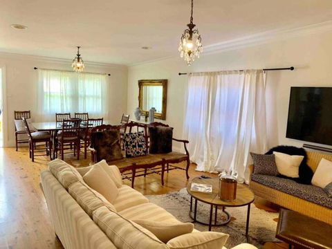 Ambrose On Byng - Central Location W/ 2 Bathroom - Australian Directory 1