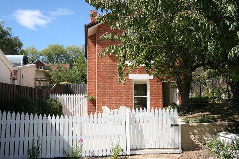 Annies Garden Cottage - Australian Directory 0