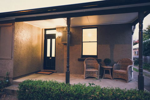 Apple Cottage, Orange NSW - Australian Directory 1