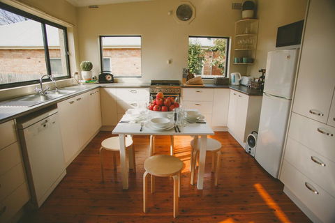 Apple Cottage, Orange NSW - Australian Directory 3