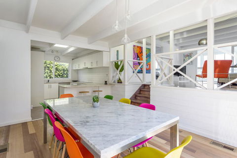 At Agnes Ave: Coastal Views - Australian Directory 2