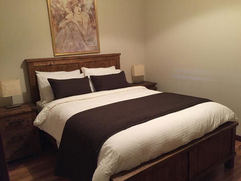 Atina Rocks Country Homestead - Australian Directory 3