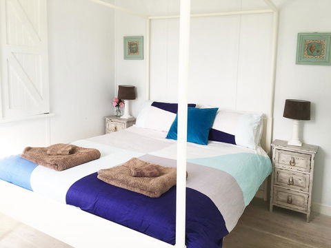 Aurora Beachfront Cottage - Australian Directory 1