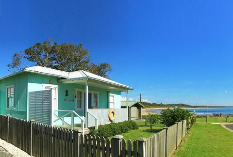 Aurora Beachfront Cottage - Australian Directory 0