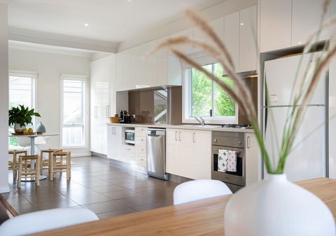 Azure Beach Retreat - Spa Luxury - Australian Directory 1