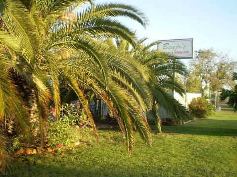 Banjos Overnight And Holiday Units - Australian Directory 0