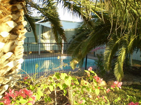 Banjos Overnight And Holiday Units - Australian Directory 3