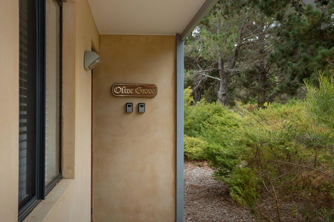 Banksia @ Cosy Corner - Australian Directory 2
