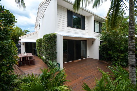 Barbados Noosa - Australian Directory 1