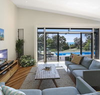 Barefoot Bungalow - Castaways Beach - Australian Directory