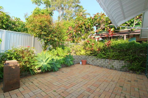 Barefoot, 32 Skyline Crescent, Crescent Head - Australian Directory 1