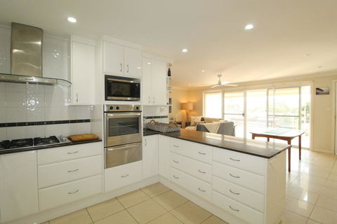Barefoot, 32 Skyline Crescent, Crescent Head - Australian Directory 2