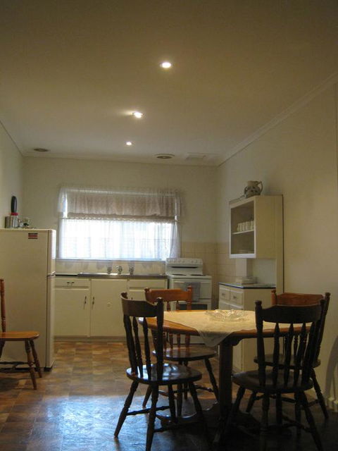 Basedow Units Tanunda - Australian Directory 1