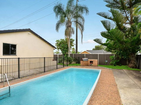 Bass House - Australian Directory 0