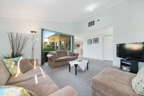 Bay Beach Beauty - Australian Directory 3