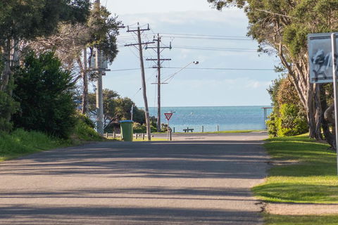 Bay Beach Beauty - Australian Directory 0