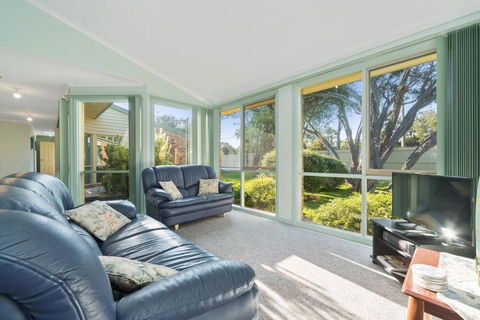 Bay Beach Beauty - Australian Directory 1