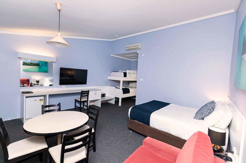 Bay Hotel Motel - Australian Directory 1