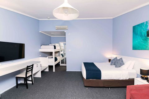 Bay Hotel Motel - Australian Directory 2