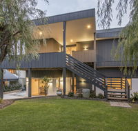 Bay View Retreat - Stunning Ocean Views and 300 metres To Beach - Australian Directory