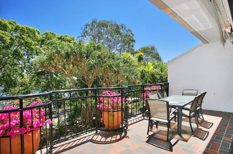 Bayona U4 - Australian Directory 1