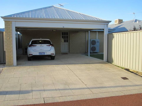 Beach And Golf Hideaway - Australian Directory 3