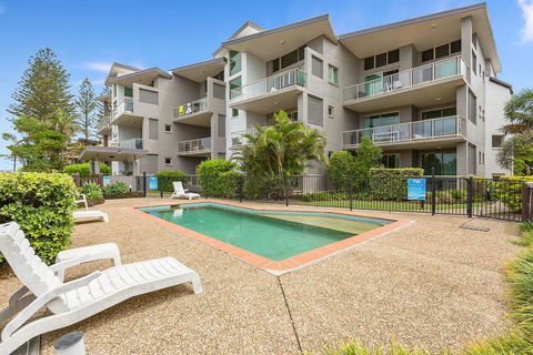 BEACH BLISS LUXURIOUS APARTMENT With POOL - Australian Directory 0