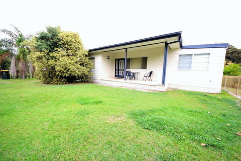 Beach Break At Hat Head - Australian Directory 2