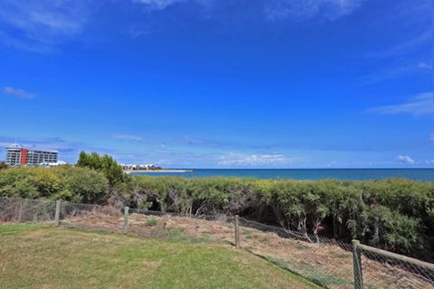Beach Cottage In The Heart Of Mandurah - Australian Directory 3