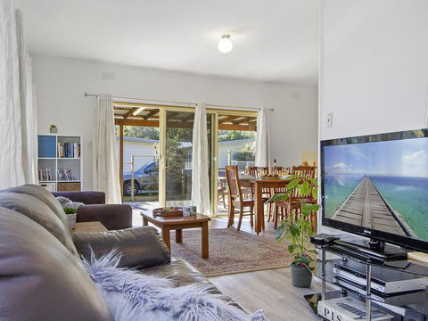 Beach Escape @ Currarong - Basic Family Accommodation - Australian Directory 0